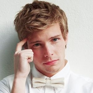 Hunter Parrish Biography, Age, Height, Weight, Family, Wiki & More