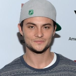 Shiloh Fernandez Biography, Age, Height, Weight, Family, Wiki & More