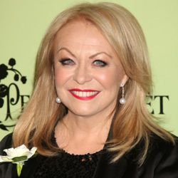 Jacki Weaver Biography, Age, Height, Weight, Family, Wiki & More
