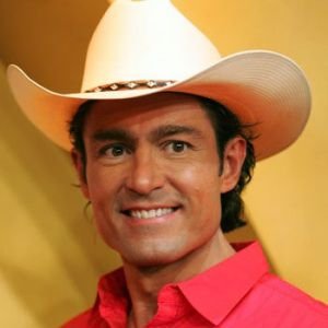 Fernando Colunga Biography, Age, Height, Weight, Family, Wiki & More