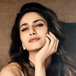 Vaani Kapoor Biography, Age, Height, Weight, Boyfriend, Family, Facts, Wiki & More