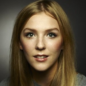 Beattie Edmondson Biography, Age, Height, Weight, Family, Wiki & More