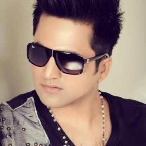Falak Shabir Biography, Age, Height, Weight, Family, Wiki & More