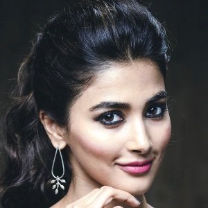 Pooja Hegde (Actress) Biography, Age, Height, Weight, Boyfriend, Family, Caste, Wiki & More