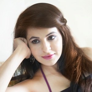 Roop Durgapal (Actress) Biography, Age, Husband, Children, Family, Caste, Wiki & More