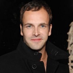 Jonny Lee Miller Biography, Age, Height, Weight, Family, Wife, Children, Facts, Wiki & More