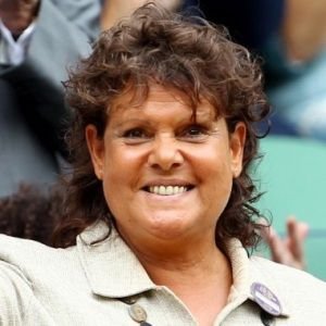 Evonne Goola...