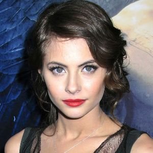 Willa Holland (Actress) Biography, Age, Height, Weight, Affair, Family, Facts, Wiki & More