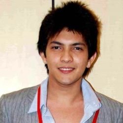 Aditya Narayan (Singer) Biography, Age, Height, Girlfriend, Family, Facts, Caste, Wiki & More