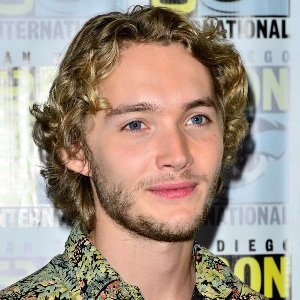 Toby Regbo Biography, Age, Height, Weight, Family, Wiki & More