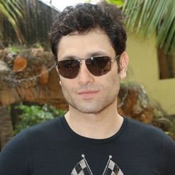 Shiney Ahuja Biography, Age, Height, Wife, Children, Family, Caste, Wiki & More