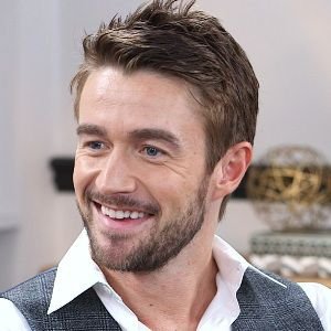 Robert Buckley Biography, Age, Height, Weight, Family, Wiki & More