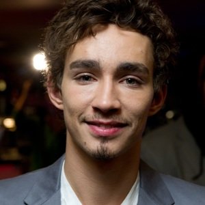 Robert Sheehan Biography, Age, Height, Weight, Family, Wiki & More