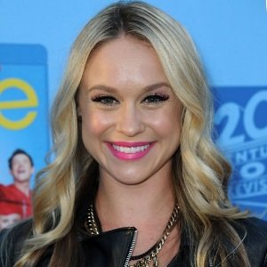 Becca Tobin Biography, Age, Height, Weight, Family, Husband, Children, Facts, Wiki & More