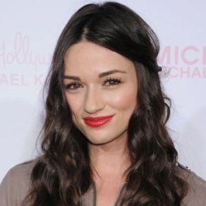 Crystal Reed Biography, Age, Height, Affairs, Husband, Family, Facts, Wiki & More