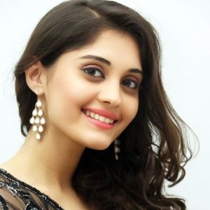 Surbhi Puranik (Actress) Biography, Age, Height, Weight, Boyfriend, Family, Wiki & More