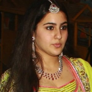 Sara Ali Khan Biography, Age, Height, Weight, Boyfriend, Family, Facts, Wiki & More