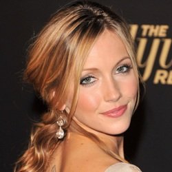 Katie Cassidy Biography, Age, Height, Weight, Family, Wiki & More