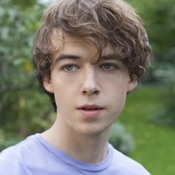 Alex Lawther Biography, Age, Height, Weight, Girlfriend, Family, Wiki & More