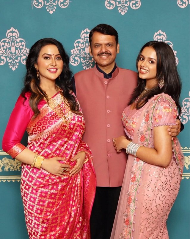 Amruta Fadnavis Biography, Age, Height, Husband, Children, Family, Facts, Wiki & More