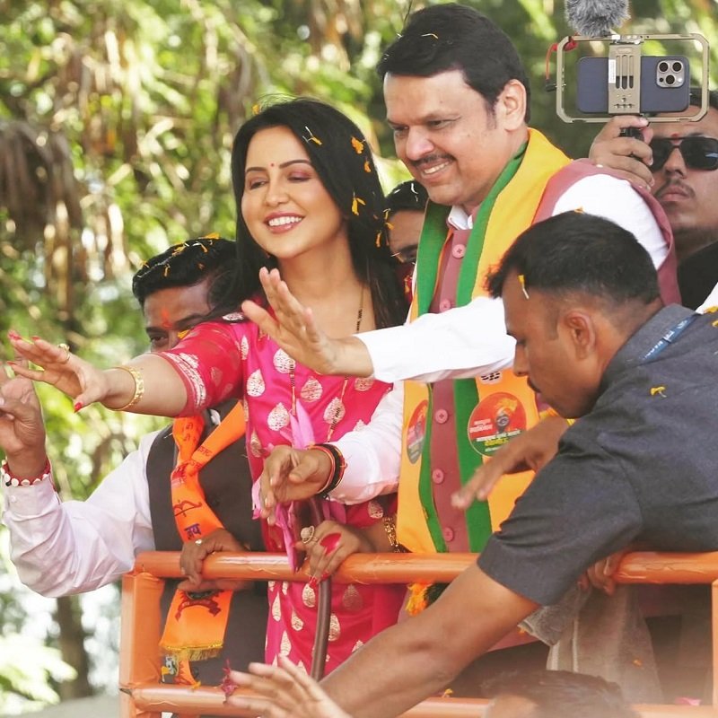Amruta Fadnavis Biography, Age, Height, Husband, Children, Family, Facts, Wiki & More