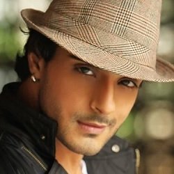 Angad Hasija Biography, Age, Wife, Children, Family, Caste, Wiki & More