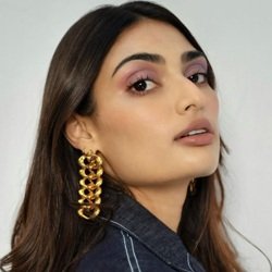 Athiya Shetty Biography, Age, Height, Weight, Boyfriend, Family, Facts, Caste, Wiki & More