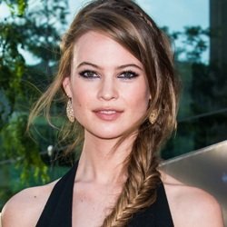 Behati Prinsloo (Model) Biography, Age, Height, Husband, Children, Family, Facts, Wiki & More