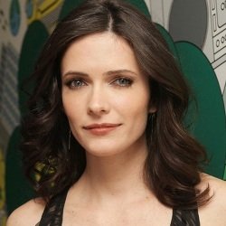 Bitsie Tulloch Biography, Age, Height, Weight, Family, Wiki & More