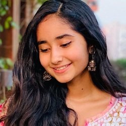 Chahat Tewani (Actress) Biography, Age, Height, Weight, Family, Facts, Caste, Wiki & More