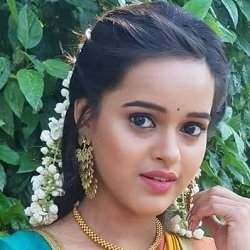 Chinmayee Salvi Biography, Age, Height, Weight, Family, Facts, Caste, Wiki & More