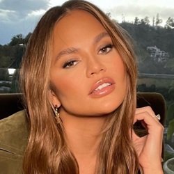Chrissy Teigen (Model) Biography, Age, Height, Husband, Children, Family, Facts, Wiki & More