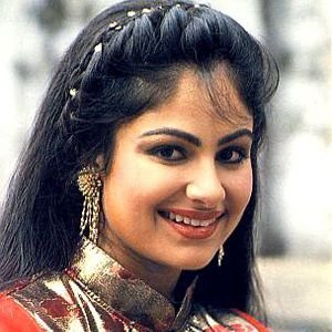 Ayesha Jhulka (Actress) Biography, Age, Husband, Children, Family, Facts, Caste, Wiki & More