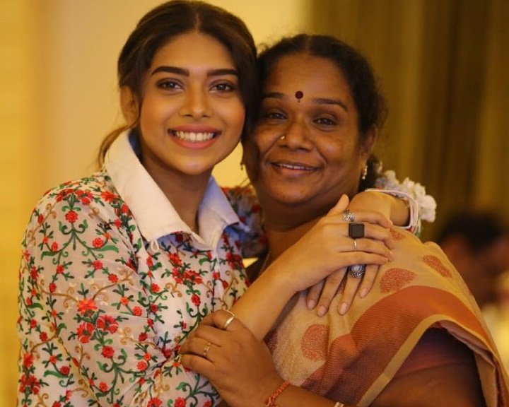 Dushara Vijayan Biography, Age, Height, Boyfriend, Family, Facts, Wiki & More