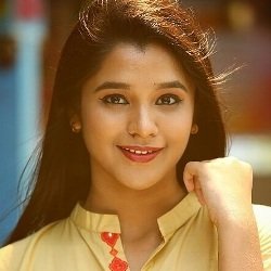 Elsa Ghosh Biography, Age, Height, Weight, Boyfriend, Family, Caste, Wiki & More