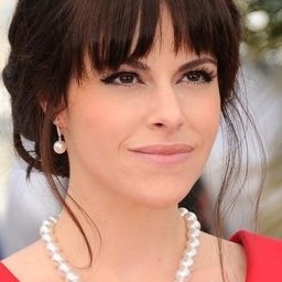 Emily Hampshire Biography, Age, Height, Weight, Family, Wiki & More