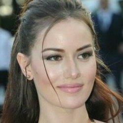 Fahriye Evcen Biography, Age, Height, Weight, Family, Wiki & More