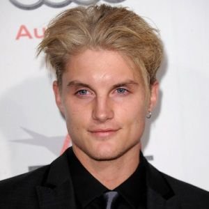 Toby Hemingway Biography, Age, Height, Weight, Family, Wiki & More