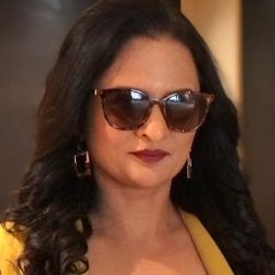 Geetanjali Kulkarni (Actress) Biography, Age, Husband, Children, Family, Facts, Caste, Wiki & More