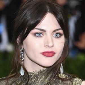 Frances Bean Cobain Biography, Age, Height, Weight, Family, Wiki & More