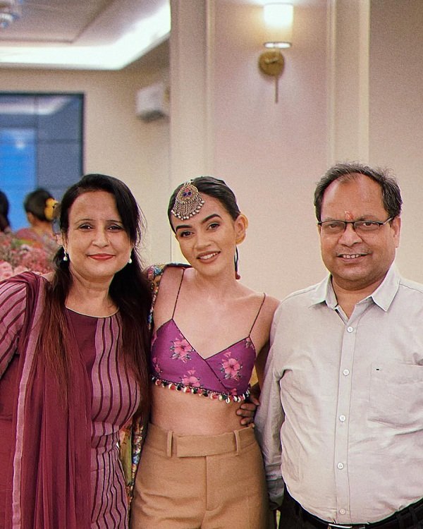 Komal Pandey (Fashion Influencer) Wiki, Age, Height, Boyfriend, Biography, Family, Facts & More