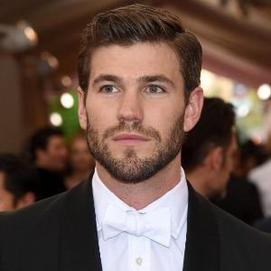 Austin Stowell Biography, Age, Height, Weight, Family, Girlfriend, Facts, Wiki & More