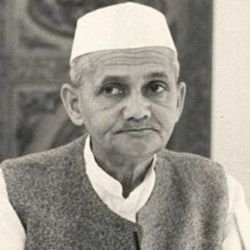 Lal Bahadur Shastri Biography, Age, Death, Wife, Children, Family, Caste, Wiki & More