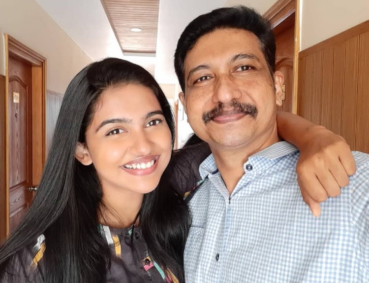 Mamitha Baiju (Actress) Biography, Age, Height, Boyfriend, Family, Facts, Wiki & More