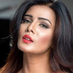 Meera Mitun Biography, Age, Height, Weight, Boyfriend, Family, Wiki & More