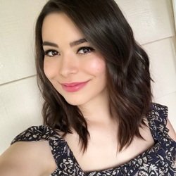 Miranda Cosgrove Biography, Age, Height, Weight, Family, Wiki & More