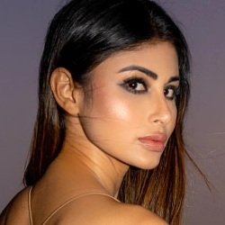 Mouni Roy (Actress) Biography, Age, Height, Boyfriend, Husband, Family, Facts, Wiki & More