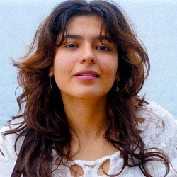 Nidhi Bhanushali (Actress) Biography, Age, Height, Boyfriend, Family, Facts, Wiki & More