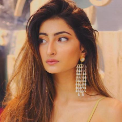 Palak Tiwari (Shweta Tiwari's Daughter) Biography, Age, Boyfriend, Family, Facts, Wiki & More