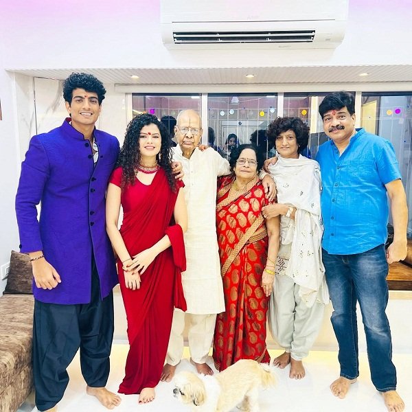 Palash Muchhal Biography, Age, Height, Girlfriend, Family, Facts, Wiki & More